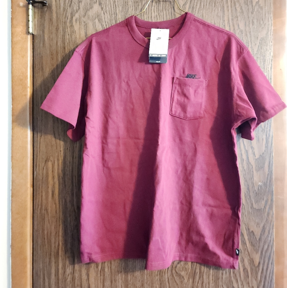 Nike Sportswear Premium Essentials Men's Pocket T-Shirt
